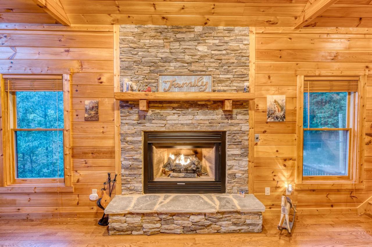 Trout N' About Your Blue Ridge Mountains Retreat, Hot Tub + Game Room! Ellijay Exterior photo
