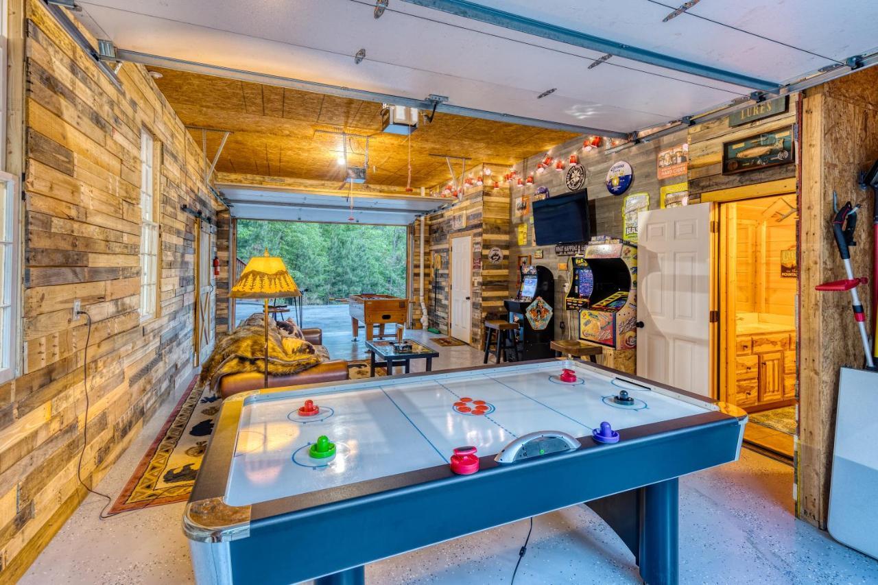 Trout N' About Your Blue Ridge Mountains Retreat, Hot Tub + Game Room! Ellijay Exterior photo